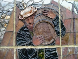 A close up photo of the mariner with his barrel. - click to enlarge A close up photo of the mariner with his barrel.