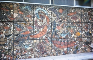 Taken from the left hand side and showing the ceramic together with the wonderful variety of stone and fossils. - click to enlarge Taken from the left hand side and showing the ceramic together with the wonderful variety of stone and fossils.