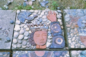 The 6th former’s queen’s head is arranged with a bird which will have been made by a much younger child. In this you can clearly see how the figures had to be cut up to fit the blocks. Curved lines can be used within a block but the pieces at the edges have to be cut up with straight lines. - click to enlarge The 6th former’s queen’s head is arranged with a bird which will have been made by a much younger child. In this you can clearly see how the figures had to be cut up to fit the blocks. Curved lines can be used within a block but the pieces at the edges have to be cut up with straight lines.