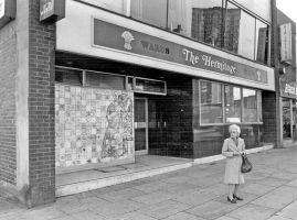 The Hermitage, London Road, Sheffield 1978. Was also known Harvey's Tavern - now appears to be The Scholar (a public house). Digital Image copyright © Sheffield City Council - click to enlarge The Hermitage, London Road, Sheffield 1978. Was also known Harvey's Tavern - now appears to be The Scholar (a public house). Digital Image copyright © Sheffield City Council